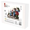 Kép 4/8 - LED gyertyatartó – hóemberek szánon, 24 cm, 2x AA, beltéri, meleg fehér, időzítő