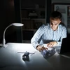 Kép 2/7 - Asztali LED lámpa - nagyítóval - csipeszes - fehér