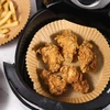 Kép 2/8 - Air fryer sütőpapír - olaj nélküli sütőhöz - kör - 23 cm - 50 db / csomag