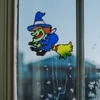 Kép 1/2 - Halloween-i ablakdekor - színes boszorkány