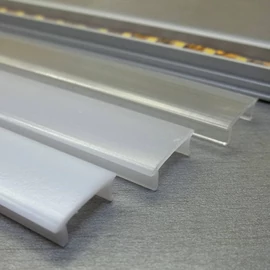 1m Polikarbonát fedő 12 mm széles U alumínium profilhoz, alusínhez fél matt (CON 782…3100, 3109-hez)